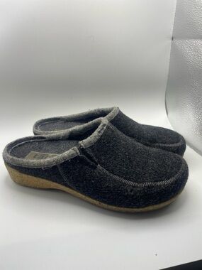Taos Footwear Women's Charcoal Gray Wool Slip-On Clogs